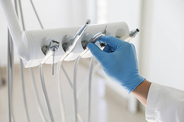 Professional Emergency Dentist technician working in Montura, FL